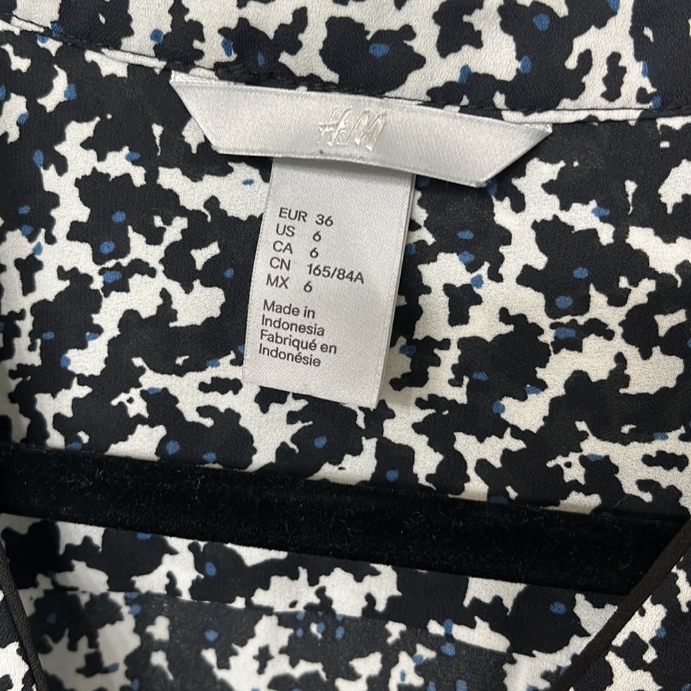 Abstract H&M Blouse - Picture 2 of 3